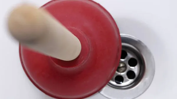 Abflussverstopfung beseitigen